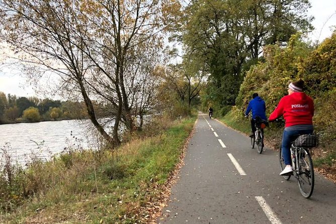 Full-Day Countryside E-Bike Tour to Karlstejn Castle (small group - Group Size, Pace, and Who This Suits Best