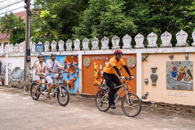 Full Day Cycling tour to Sukhothai Historical Park - Bikes and pace: the practical side of riding 32 kilometers
