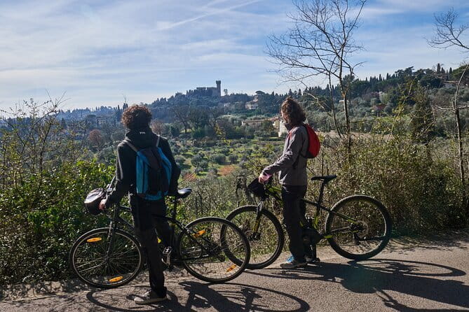 Full-Day Tuscany and Chianti Hills Bike Tour With Lunch at Farm - Leaving Florence Fast: the Morning Flow and Gear