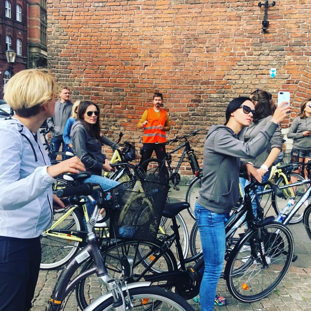 Gdańsk: Highlights Bike Tour - BHP Hall and the Gdańsk Shipyard: Solidarity Comes Alive