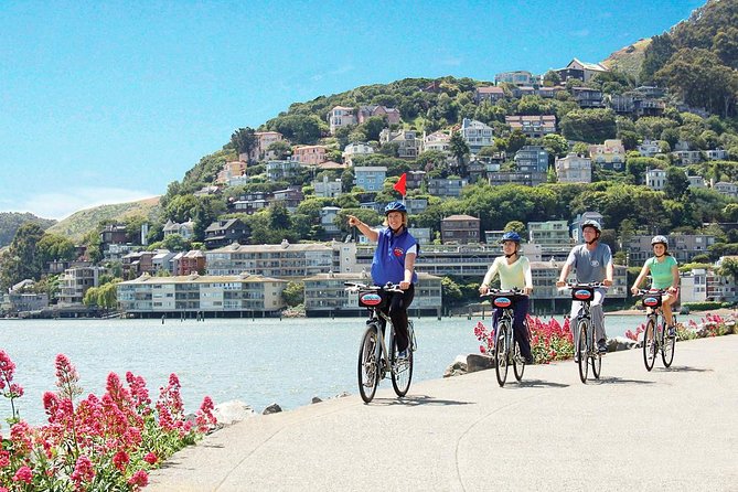 Golden Gate Bridge Guided Bicycle or E-Bike Tour from San Francisco to Sausalito - The Golden Gate Bridge crossing: photos, wind, and timing