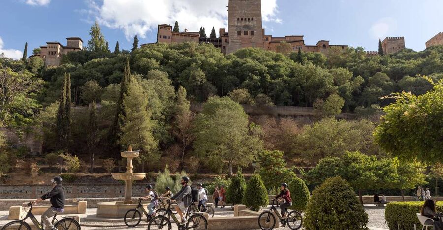 Granada: Albaicin and Sacromonte E-Bike Tour - Albaicín: Flowery Lanes, Carmen Gardens, and Moorish-Era Stories