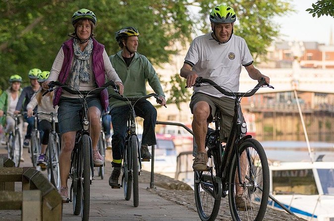 Guided Bike Tour in York - Stop 4: Cycling the York City Walls to Micklegate Bar