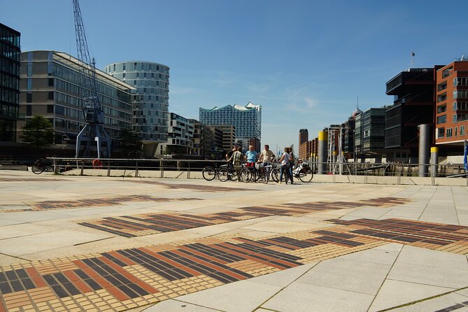 Guided Hamburg City Bike Tour - The ride itself: pace, comfort, and photo reality