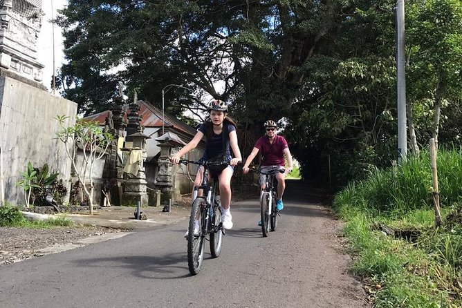 Half Day Cycling Tour ( Manual Bike ) - Abuan and Bayung Gede: safety briefing, water, and helmets on