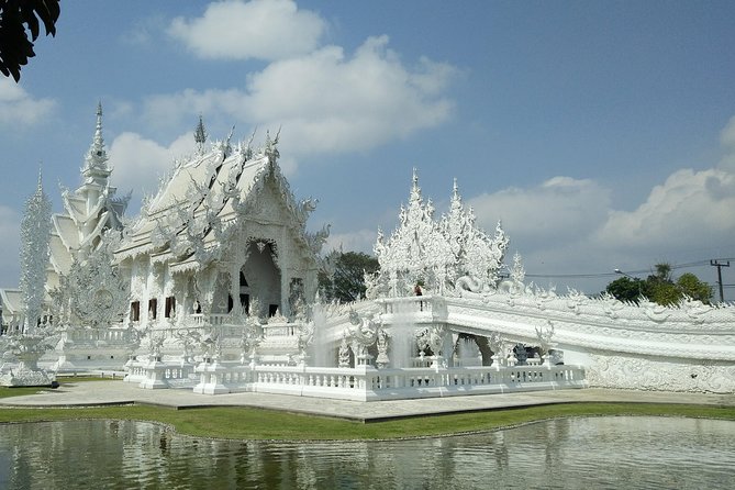 Half Day Cycling Tour to the White temple - Why the Small Group Size Actually Matters