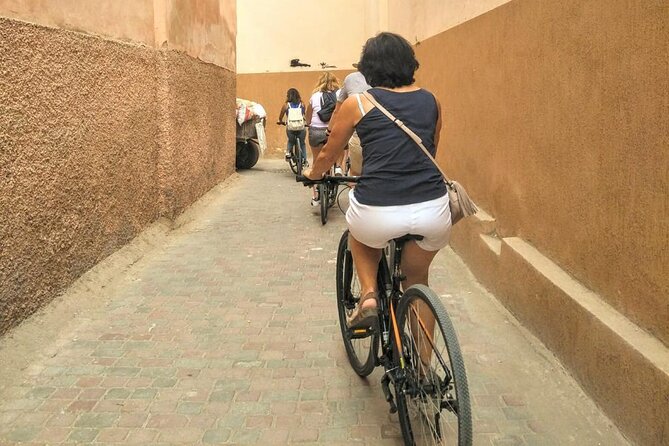 Half-Day Highlights of Marrakesh Bike Tour - Stop 1: Jemaa el-Fnaa and the Skill of Seeing the Medina