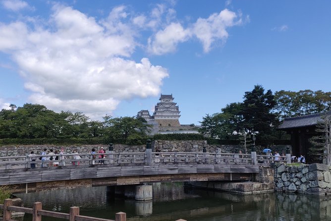 Half-day Himeji Castle Town Bike Tour with Lunch - White Egret Castle by bike: how this half-day tour really feels