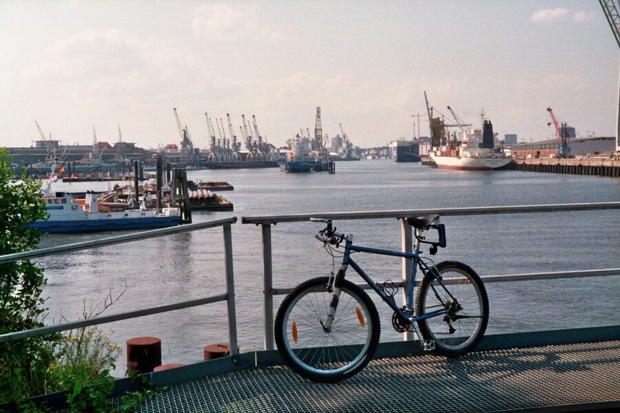 Hamburg: Bike Tour of the Speicherstadt & Old Harbor - Chilehaus Stop: Quick Architecture Lessons on Two Wheels