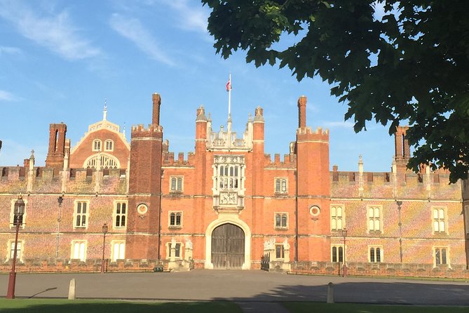Hampton Court Palace Grounds Bike Tour - Royal Views in a Small Group: Hampton Court on Two Wheels