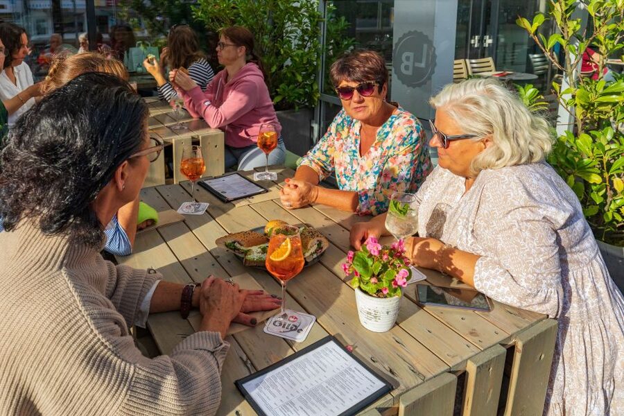 Hannover: Guided Bike Tour for Foodies with Tastings - Weather and timing: rain is part of the deal
