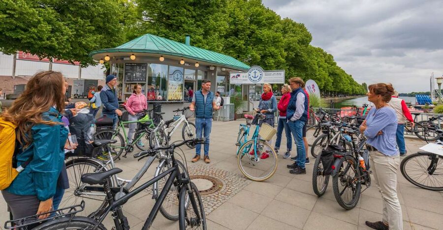 Hannover: Guided Bike Tour for Foodies with Tastings - Starting point at Ernst-August-Platz: where you’ll lock in your day