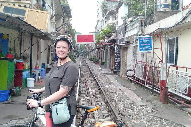 Hanoi: Amazing Morning with Bicycle - All Inclusive - Riding in Hanoi traffic: how this tour helps you avoid white-knuckling