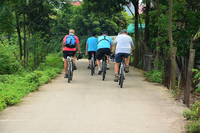 Hanoi Bicycle Tours: Half Day Bicycle Tours Hanoi Countryside - Long Bien Bridge: the photo moment that’s also a ride moment
