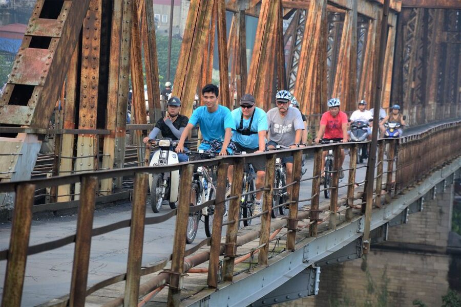 Hanoi: Bike Tour Through Hidden Gems and Banana Island - Street-food timing: where your lunch story starts