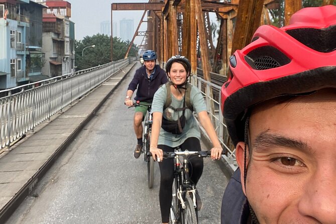 Hanoi City Bike Tour through Banana Island & Food Tasting - Getting set up: bike choice and the smooth start