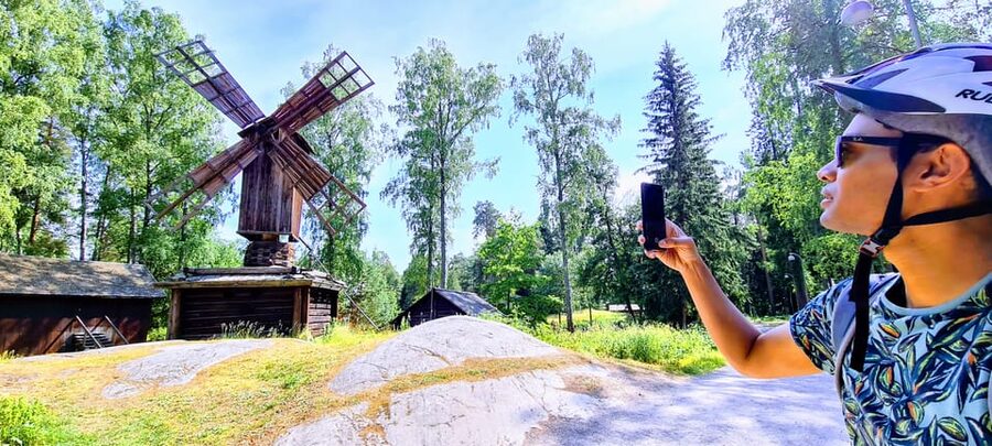 Helsinki: Bike or E-Bike Tour, BBQ, Sauna, Parks, and Forest - BBQ on Seurasaari: Finnish Veg-Makkara and Real Outdoor Eating