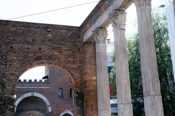 Highlights and hidden gems of Milan Bike Tour - Brera’s artsy streets to Sforza Castle: the historical swing of the route