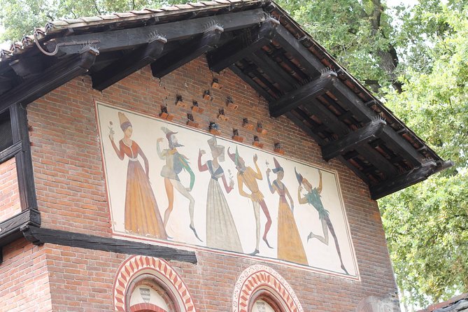 Highlights and hidden gems of Turin Bike Tour - Meeting at Via Sant’Anselmo and finding your rhythm at 10:00