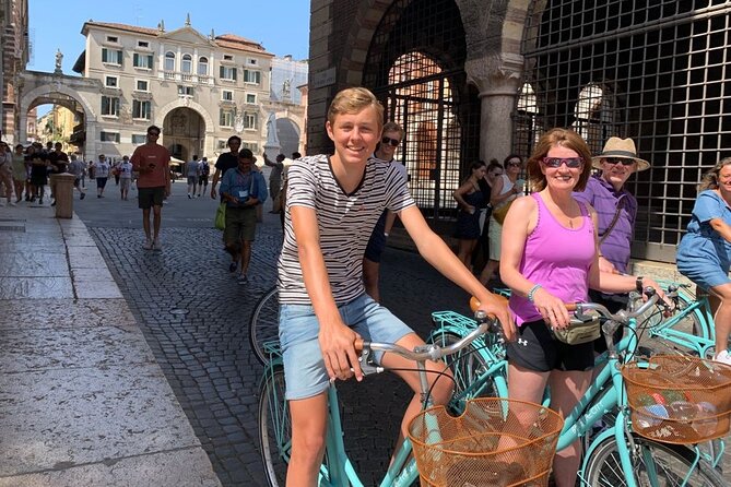 Highlights and hidden gems Verona Bike Tour - Getting started on Via del Pontiere: your Verona route begins