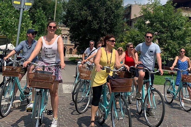 Highlights and hidden gems Verona Bike Tour - Stop 1: Arena di Verona at Piazza Bra (the Roman Arena’s big moment)