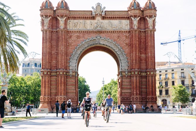 Highlights & Hidden Spots of Barcelona Bike Tour w/ Local Guide - Family-friendly and first-day friendly: who this tour suits best
