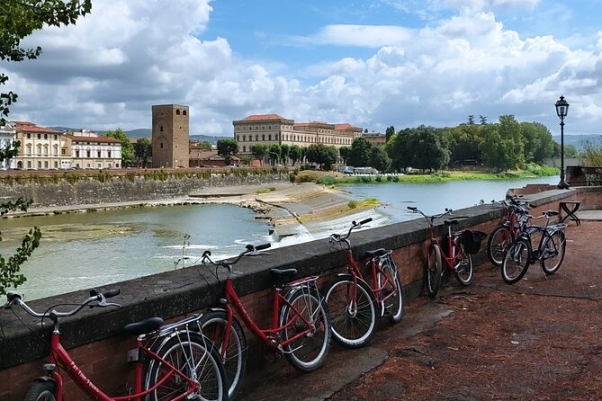 Highlights of Florence Bike Tour (E-bike Upgrade Available) - The Duomo area from behind: the Dome lightning story and the “find it” moment