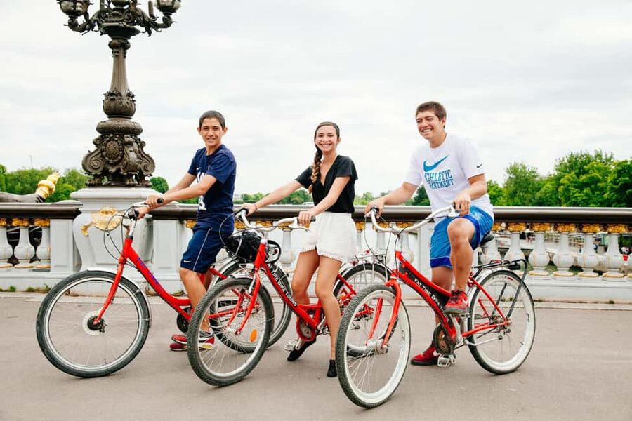 Highlights of Paris Bike Tour in English or Dutch - Bikes, Helmets, and What You Should Bring (No Surprises)