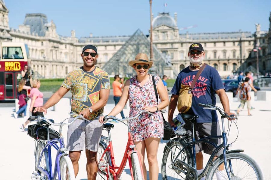 Highlights of Paris Bike Tour in English or Dutch - What the Guide Actually Adds (Beyond Landmarks)