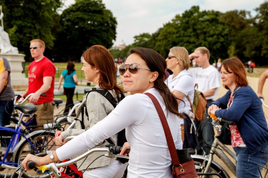 Highlights of Royal London Bike Tour (3 Hours) - Getting oriented: the south bank start near the London Eye