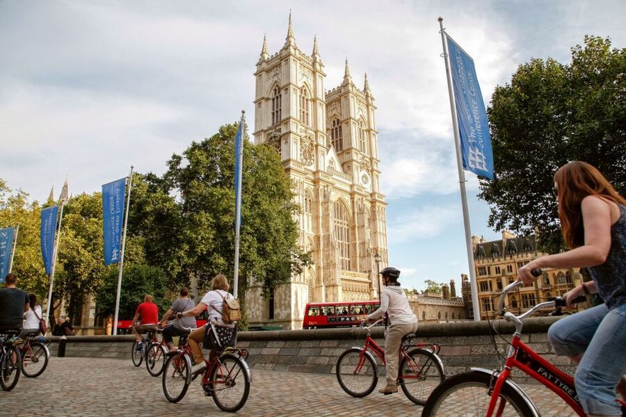 Highlights of Royal London Bike Tour (3 Hours) - The guides: what makes the stories land