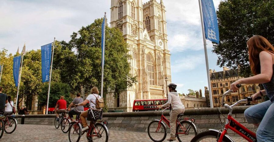 Highlights of Royal London Bike Tour (3 Hours) - Cruising the Thames to the royal center at a relaxed pace