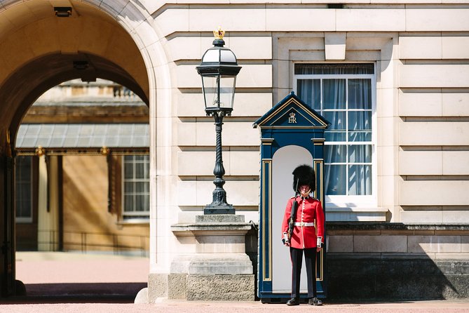 Highlights of Royal London Bike Tour including Hyde Park - Westminster Abbey and Trafalgar Square: Where Stories Stick