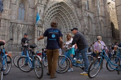 Historical and Modernist Bike Tour Barcelona - Meeting point and how this tour feels on the ground