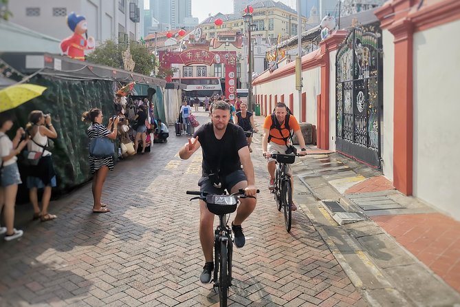 Historical Singapore Bike Tour on Full-Sized Bicycles - Marina Bay waterfront to the Formula 1 pit grandstand: the modern payoff