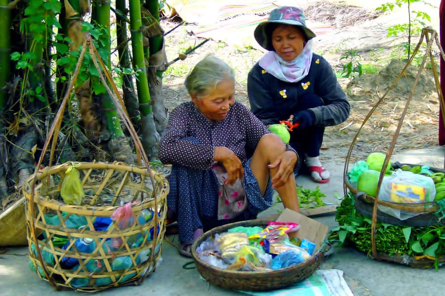 Hoi An Countryside: Guided Morning or Afternoon Bicycle Tour - Lunch at a local family home: fish, meat, or vegetarian, and not a tourist-cafeteria feeling
