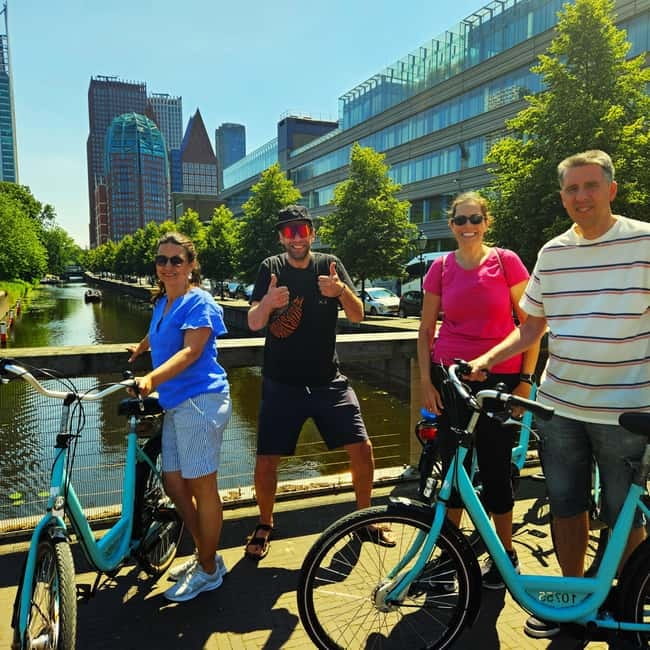 Interactive Safe 2,5hr Bike tour with Entertaining Guide - First things first: what this $31 bike tour gets you