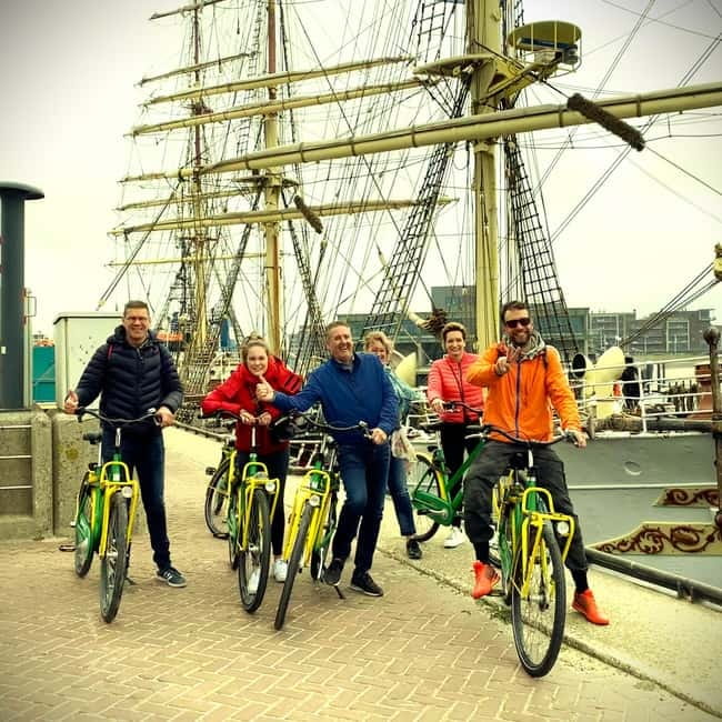 Interactive Safe 2,5hr Bike tour with Entertaining Guide - Small details that help your day go better