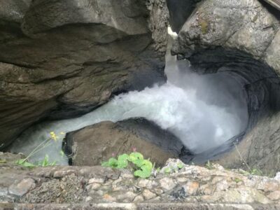 Interlaken: 72 Waterfalls Valley & Lauterbrunnen E-Bike Tour - Valley of 72 Waterfalls: Staubbach and the Classic Lauterbrunnen Feel