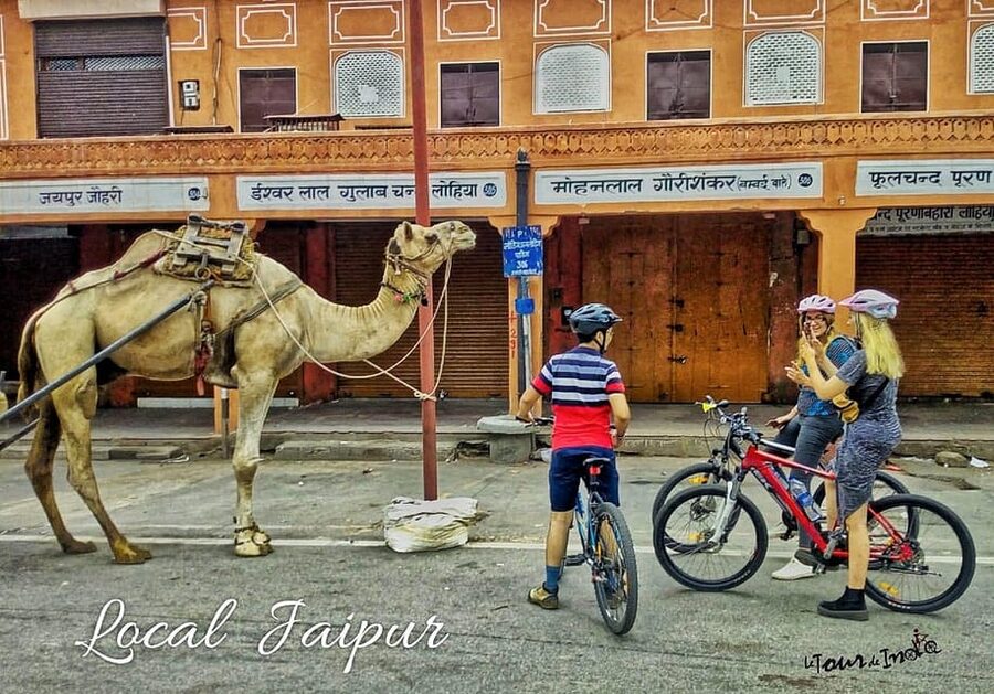 Jaipur: 3-Hour Morning Bike Tour of Jaipur Old City - The Safety System: 3–4 Guides, Helmets, and a Following Battery Rikshaw