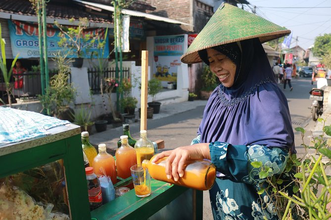 Kotagede Royal Route - Cycling Tour - Stop 1: Kota Gede streets and historic architecture