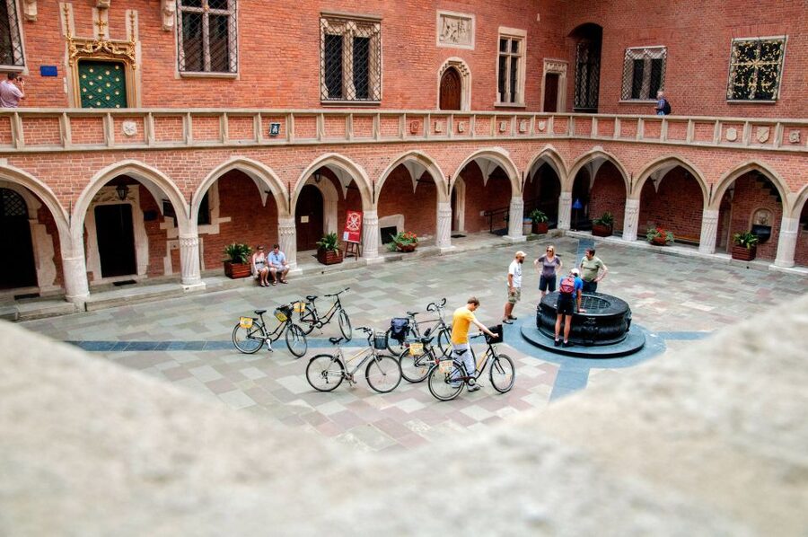 Krakow: Bike Tour of Old Town, Jewish Quarter and the Ghetto - The ride begins with a safety briefing, then the Old Town highlights