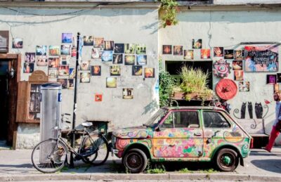 Krakow: Bike Tour of Old Town, Jewish Quarter and the Ghetto - Meeting up at the courtyard office (and how to not miss it)