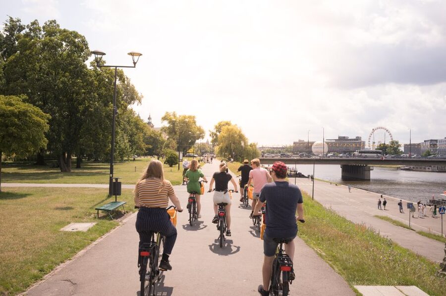 Krakow: Bike Tour of Old Town, Jewish Quarter and the Ghetto - Kazimierz streets and the photo-stop rhythm