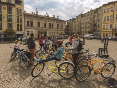 Krakow: Bike Tour of the Old Town, Kazimierz, and the Ghetto - Old Town landmarks by bike: Main Square, Barbican, Planty Park, and Wawel
