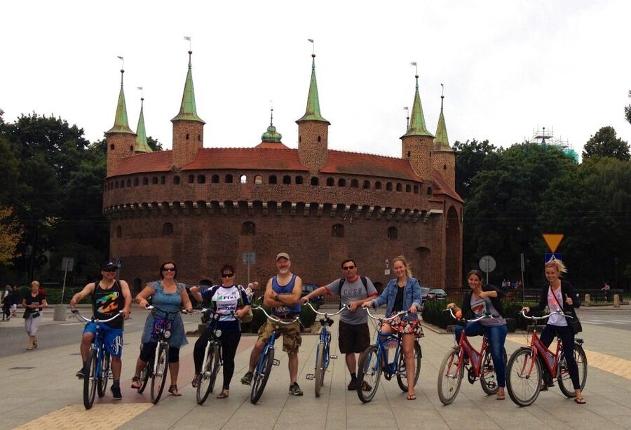Krakow: Highlights of Krakow Bike Tour - Small Group - Podgórze and Plac Bohaterów Getta: WWII stops handled with care