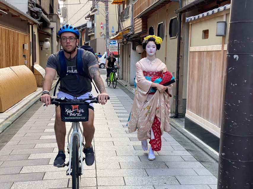 Kyoto: Full-Day City Highlights Bike Tour with Light Lunch - Arashiyama Bamboo Grove: start with green calm