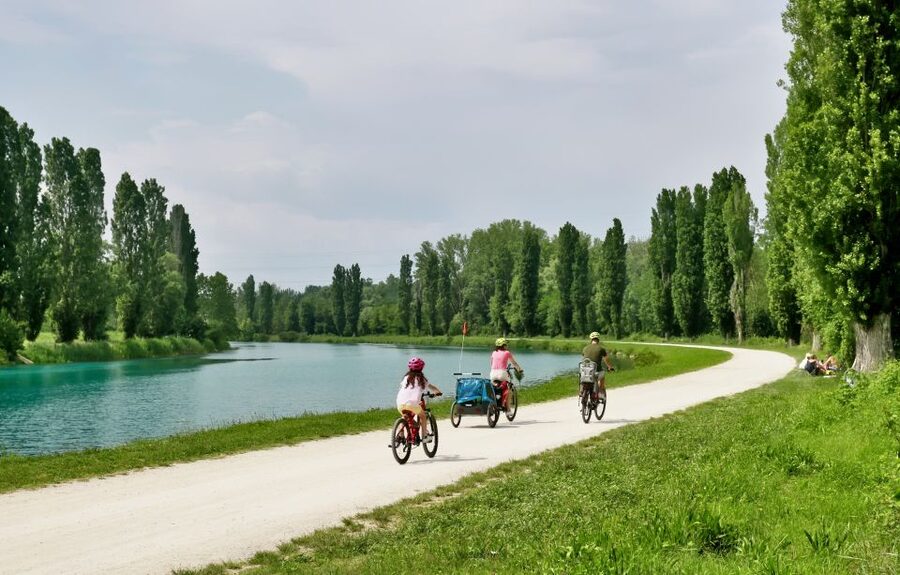 Lake Garda: E-bike Rental - Valeggio sul Mincio and the Scaliger Castle: a classic stop for castle-lovers