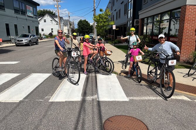 Lighthouse Bicycle Tour from South Portland with 4 Lighthouses - Lunch by lobster roll: the practical reward after the pedal