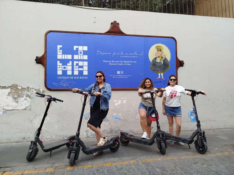 Lima Bike Tour: La Costa Verde & Jesus Statue in Chorrillos - First stops: Kennedy Park and Parque del Amor